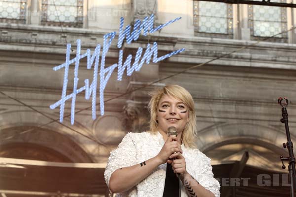 HYPHEN HYPHEN - 2016-07-22 - PARIS - Parvis de l'Hotel de Ville - Samanta Cotta